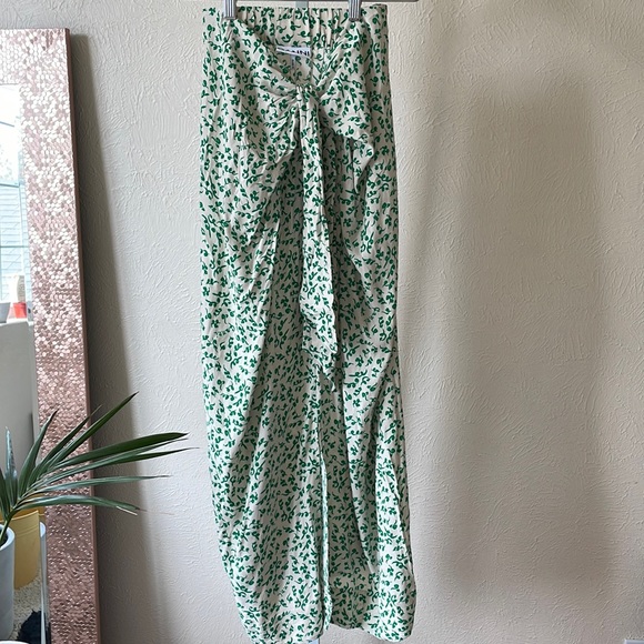 NWT Ganni ditsy floral front tie viscose skirt. Sz 2 - Picture 6 of 15